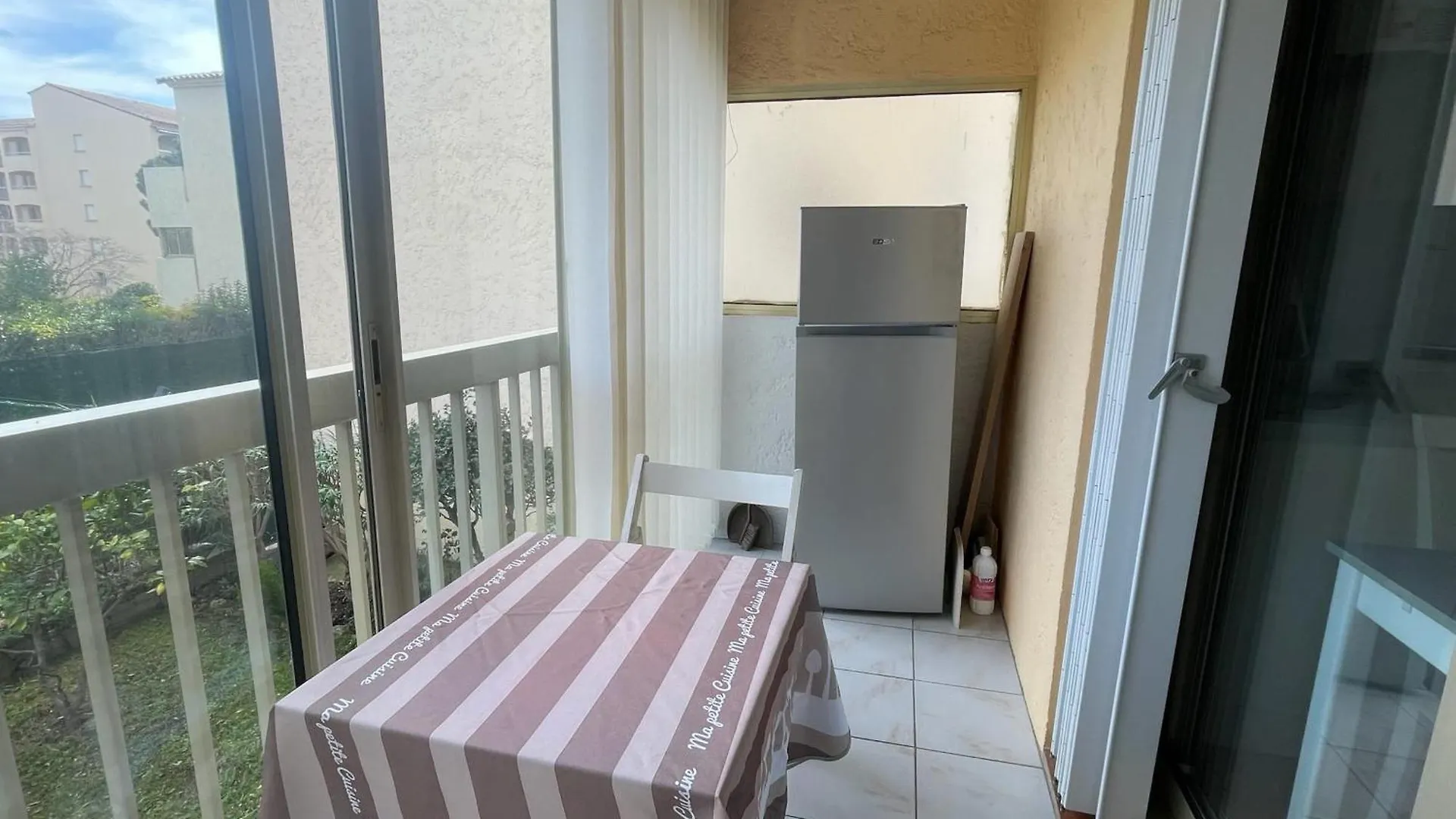 Apartment Cozy Love Cocoon With Balcony And Pool Sainte-Maxime France